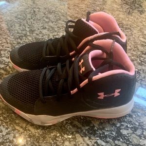 Girl’s Basketball Shoes